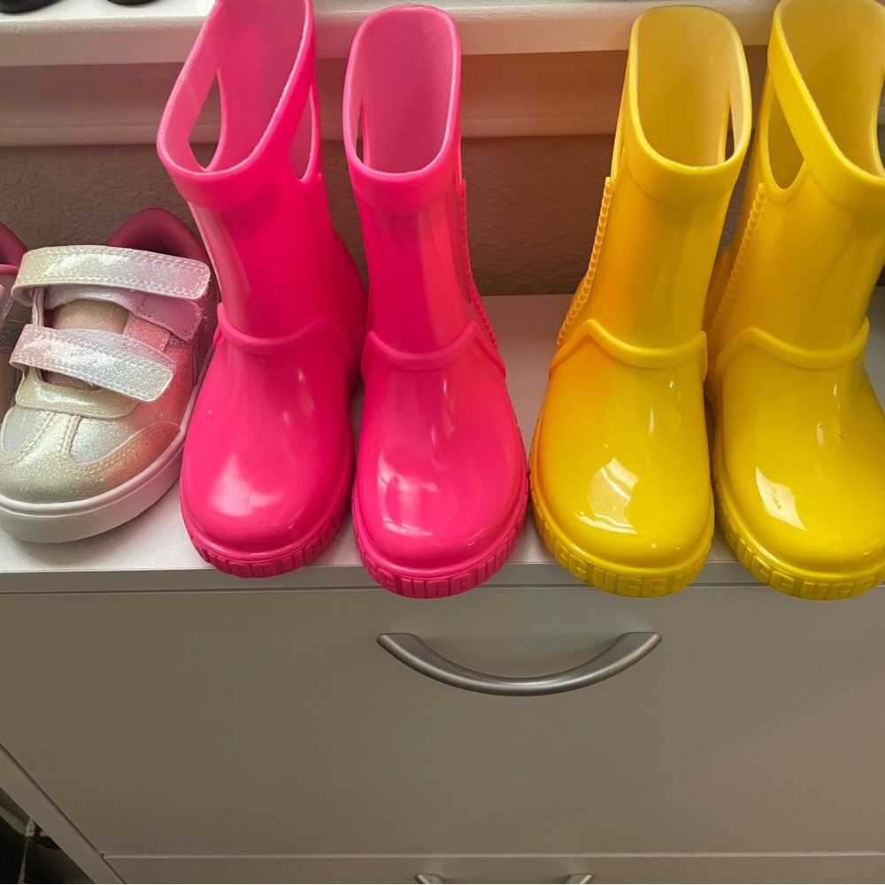 Toddler Girl Shoe Bundle. Sz 7, UGG Pink and Yellow Rain Boots